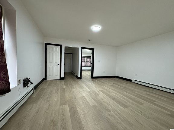 2nd image of 626 Bramhall Ave #1