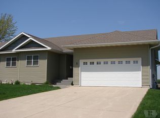 8 Wedgewood Ct, Clear Lake, IA 50428