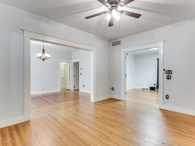 122 S Belmont Ave — Photo 7