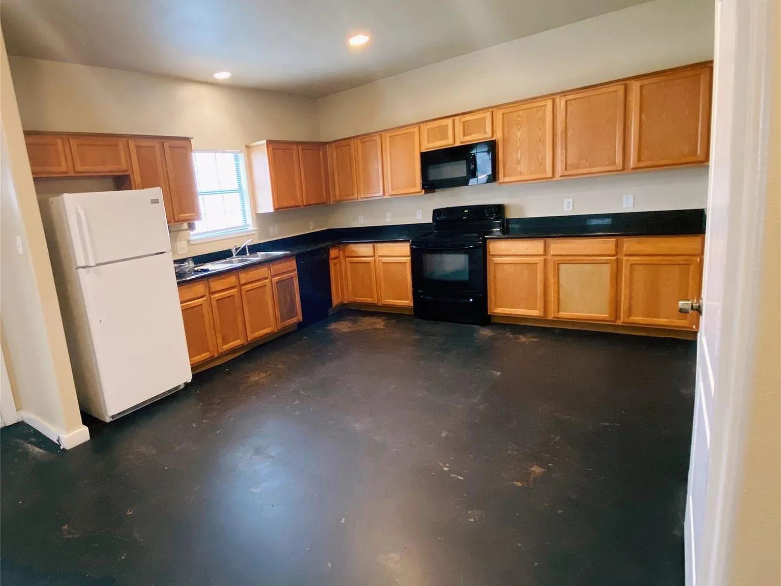3 bed, 3.0 bath, 1510 sqft, $1,575 — Photo 3