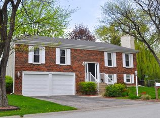 420 Avebury Ct, Roselle, IL 60172