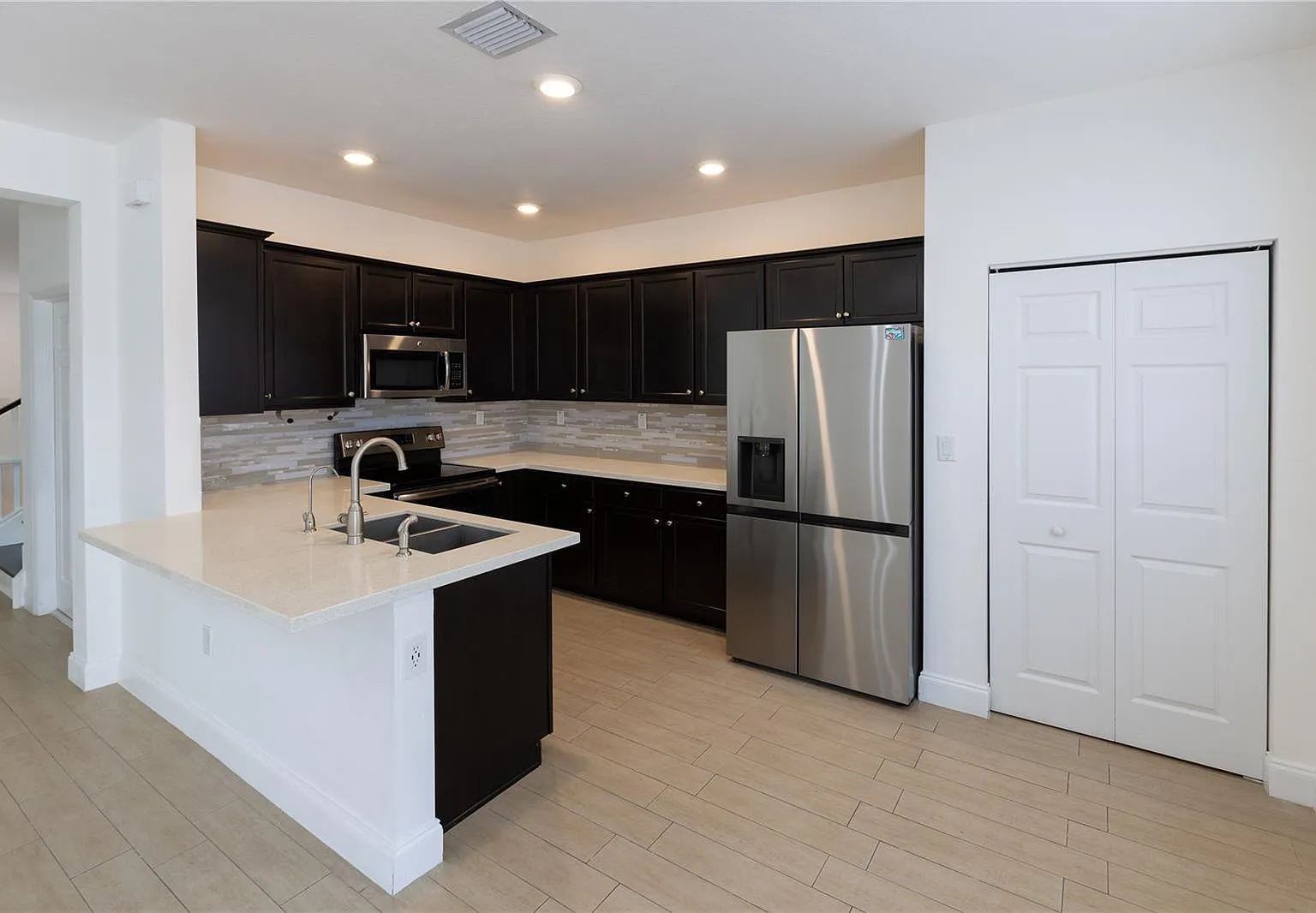 4 bed, 2.5 bath, 1644 sqft, $3,750 — Photo 4