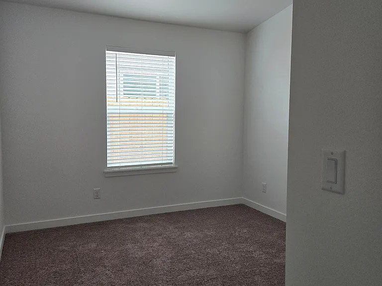 605 NE Mitchell St #MAIN — Photo 14
