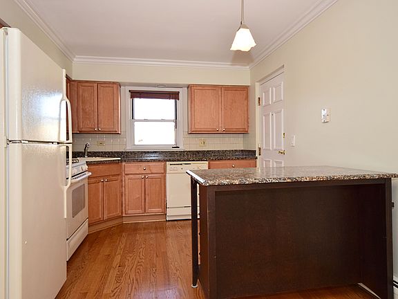 4th image of 33 Rockford Ave APT 3CE