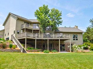 35221 Sunset Dr, Oconomowoc, WI 53066