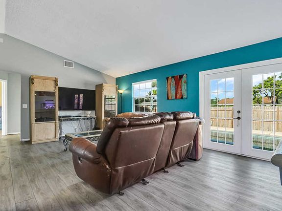 5th image of 5208 El Claro Cir