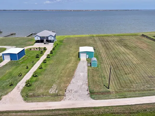 114 N Red Snapper Dr, Port Lavaca, TX 77979