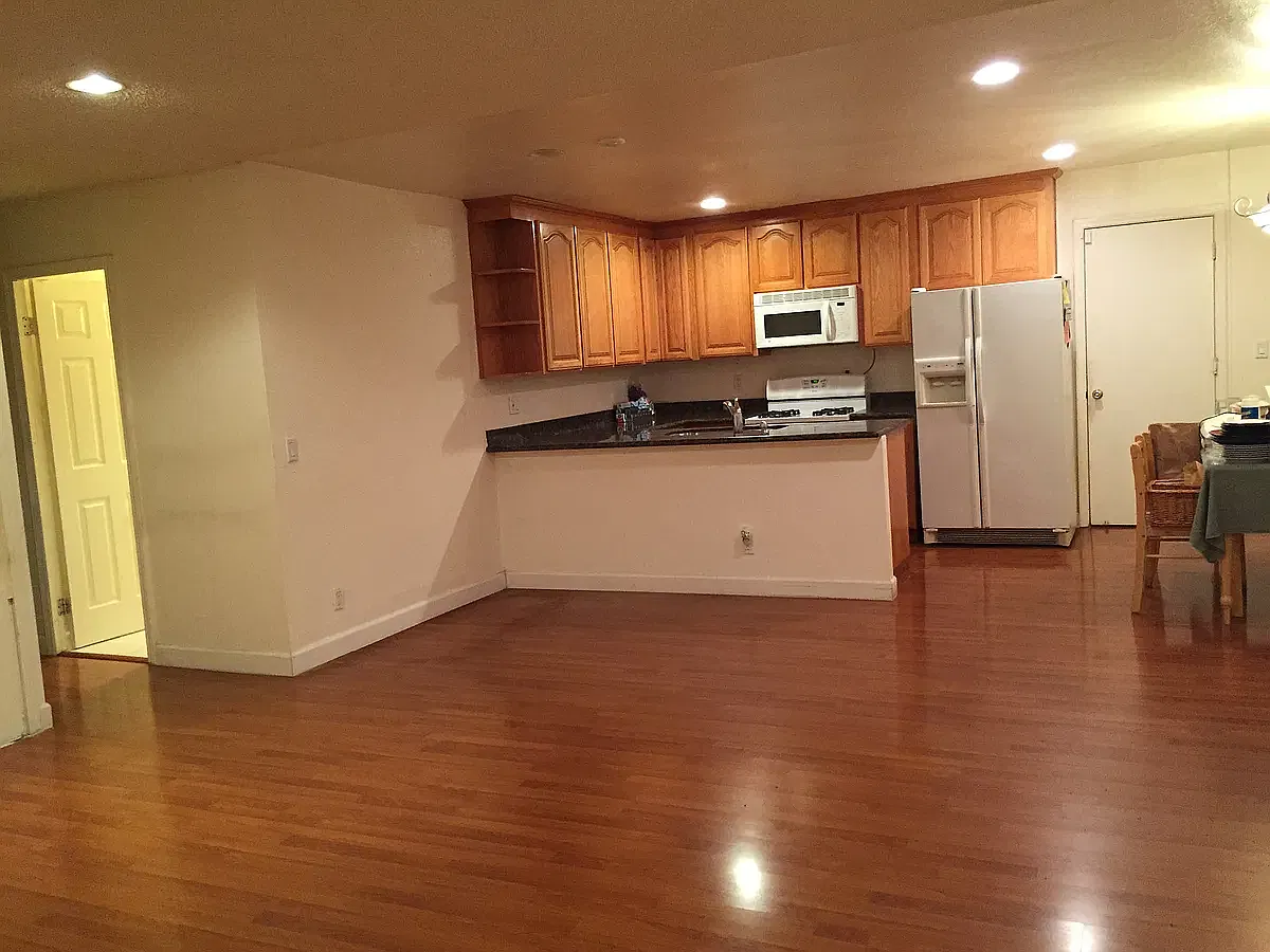 4 bed, 1292 sqft, $4,400 — Photo 2