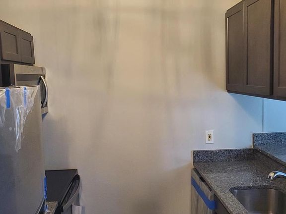 5th image of 6 Cedar Valley Pl APT 301