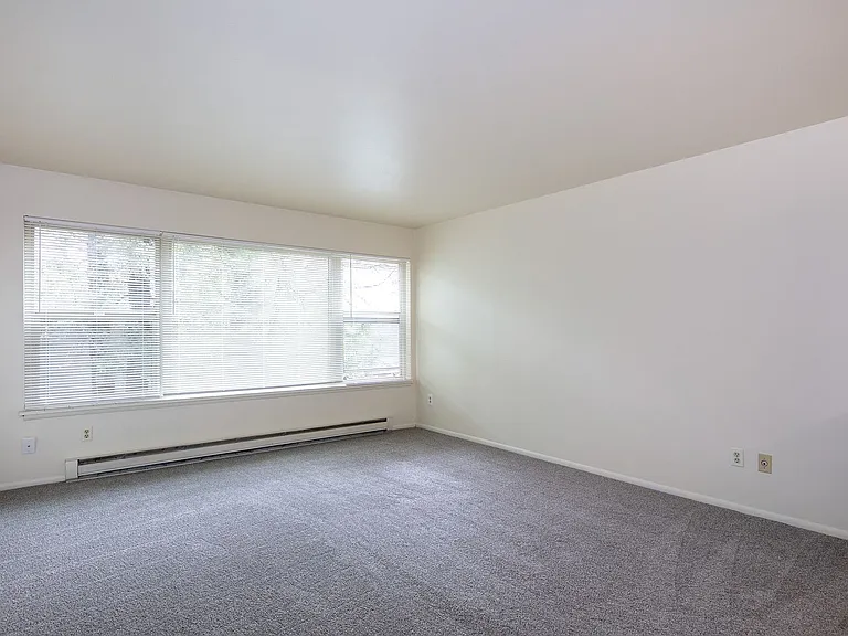 Avante Apartments - Charming, Centrally Located Building with Off Street Parking! — Photo 4