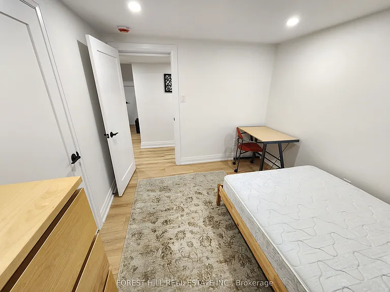 118 Charlotte St — Photo 8