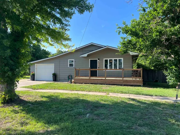 329 W 10th St, Russell, KS 67665