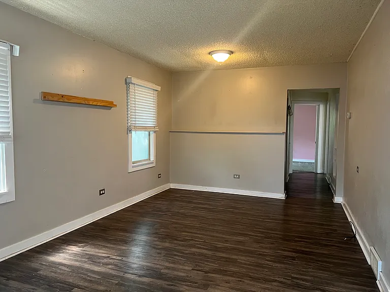 2224 W Kent Ave — Photo 2