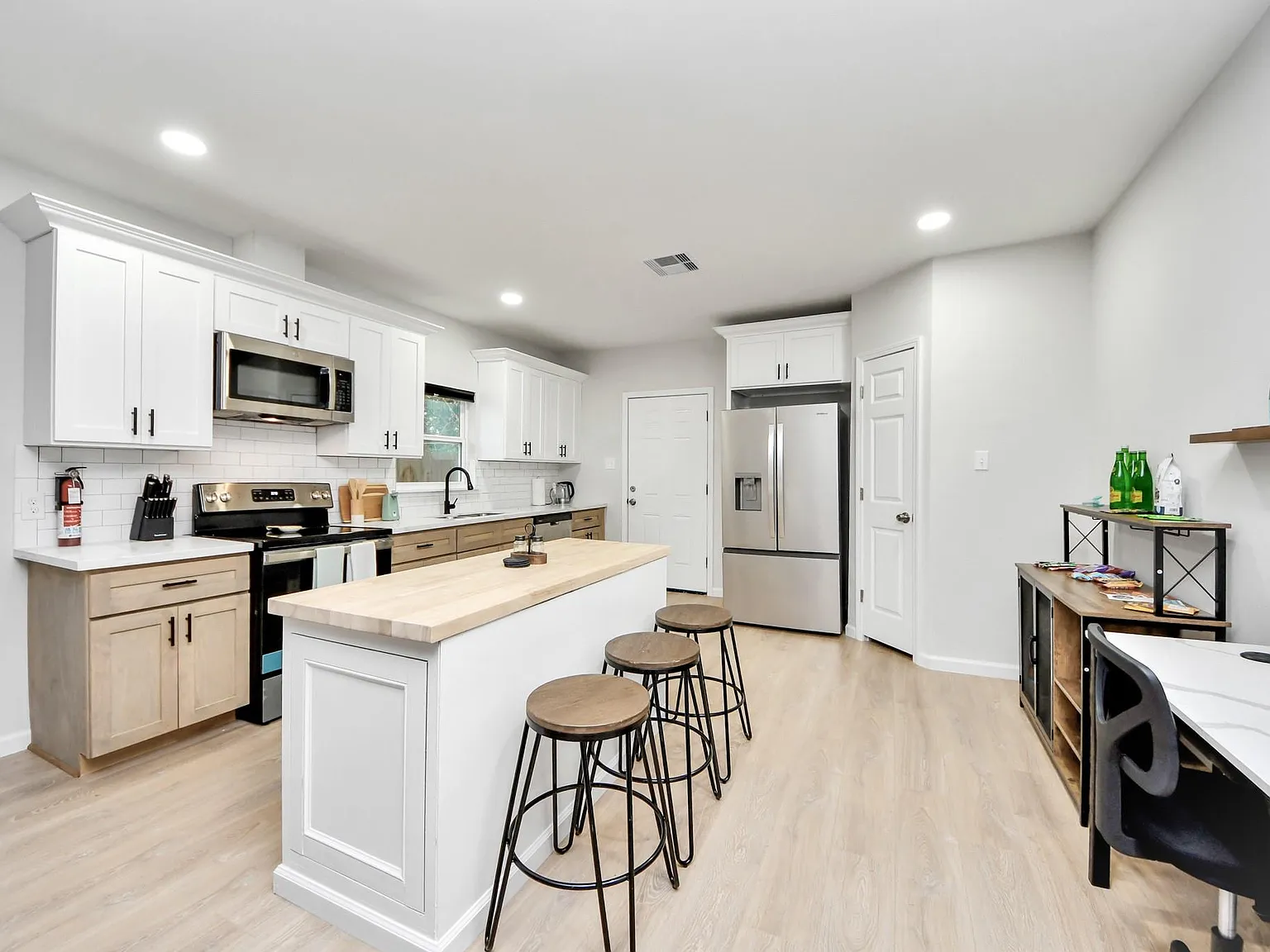 3 bed, 2.0 bath, 1380 sqft, $2,750 — Photo 4
