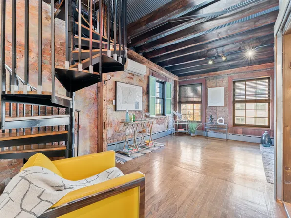 463 West 47th Street image 6 of 27