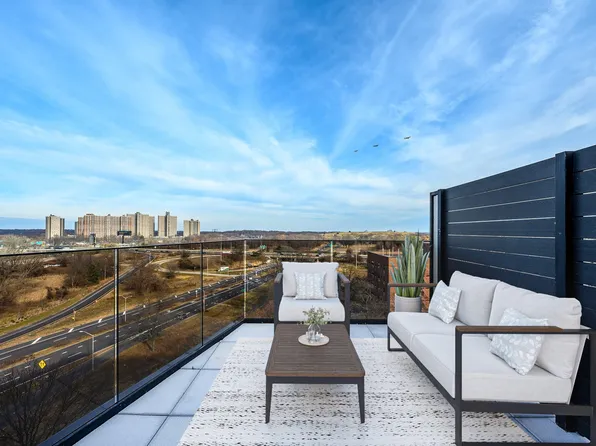 1890 Pelham Parkway South image 5 of 16