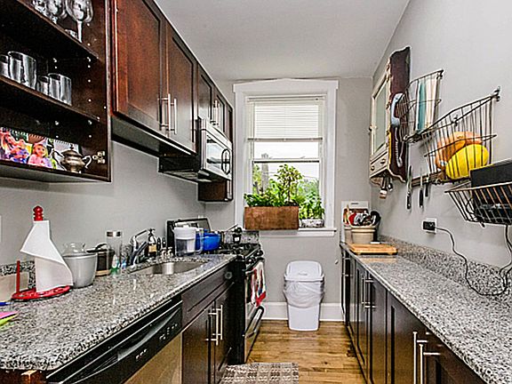 3rd image of 1447 W Balmoral Ave APT 3S