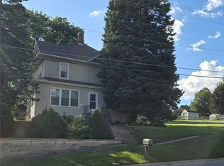 410 Ella St, Riverside, IA 52327