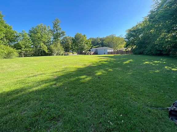 3rd image of 390 Moores Cir