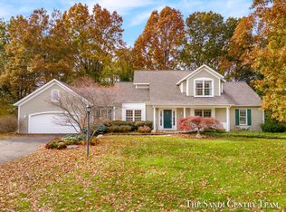 72 Bay Circle Dr, Holland, MI 49424