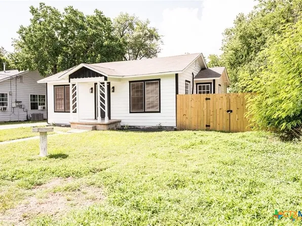 1004 E Buena Vista Ave, Victoria, TX 77901