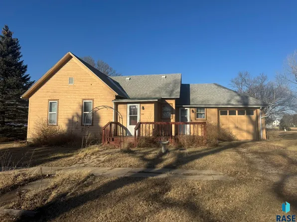 330 Elm St E, Canova, SD 57321