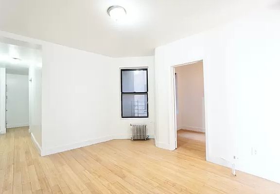 3rd image of 26 Saint Nicholas Pl APT 3A