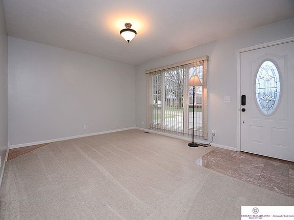 3rd image of 121 Meadow Ln