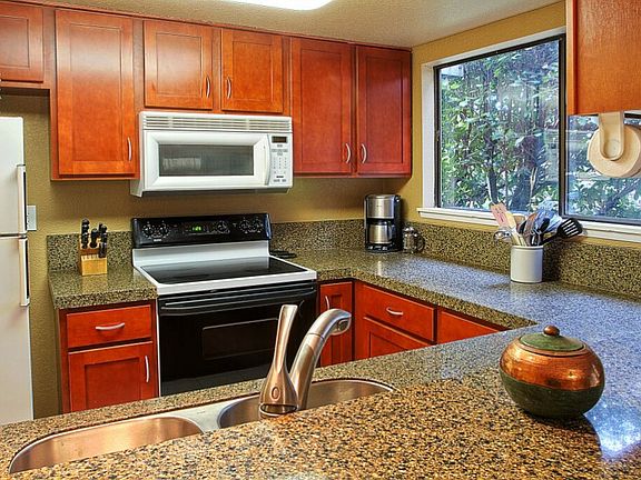 3rd image of 10030 NE 124th St #10012
