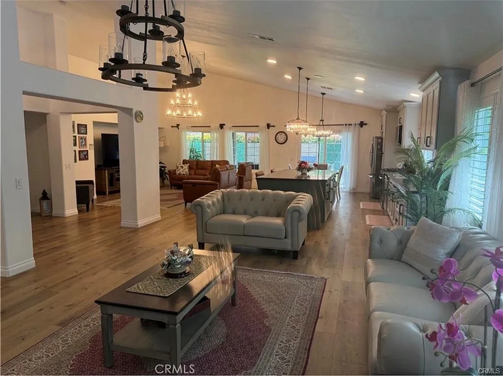 3 bed, 2481 sqft, $4,350 — Photo 4