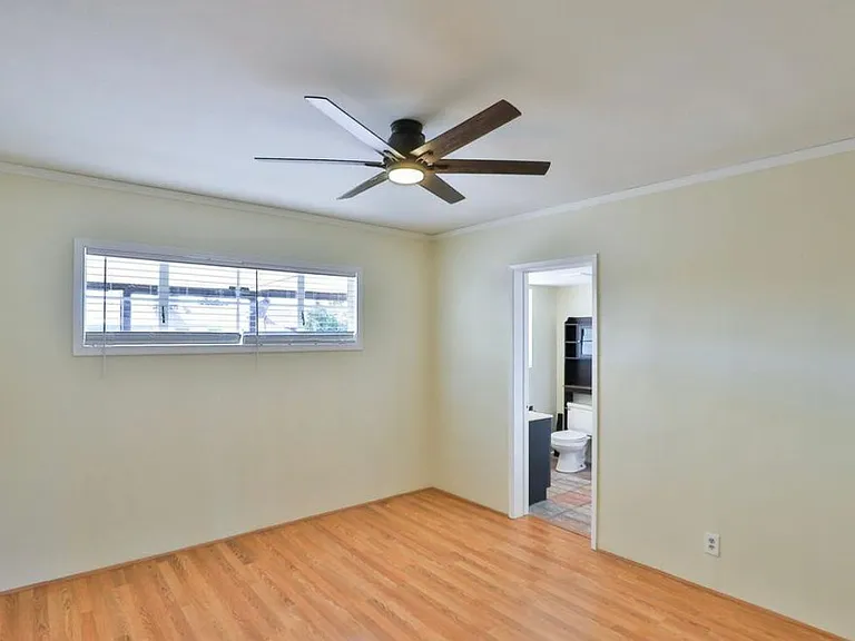 2421 W Anderson Ave — Photo 12
