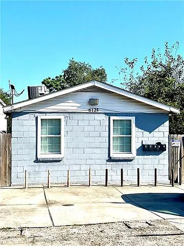 1 bed, 1.0 bath, 900 sqft, $1,100 — Photo 1