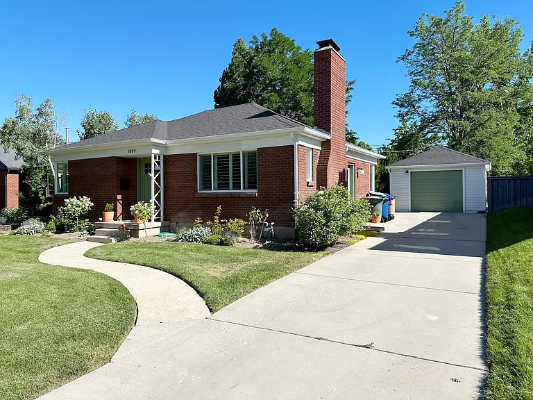 1809 E Blaine Ave — Photo 2