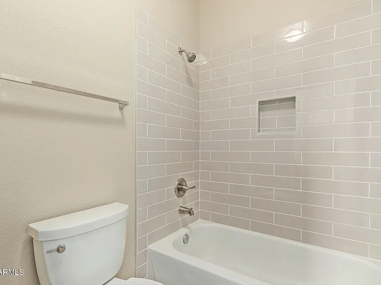 434 E Sheffield Ave — Photo 12