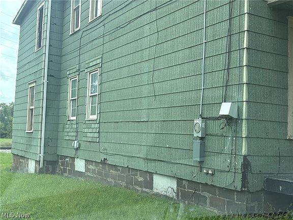3rd image of 1210 Lawrence Rd NE