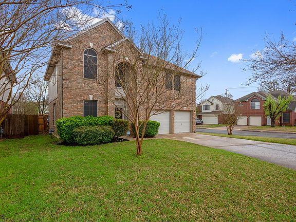 3rd image of 1801 White Oak Cv