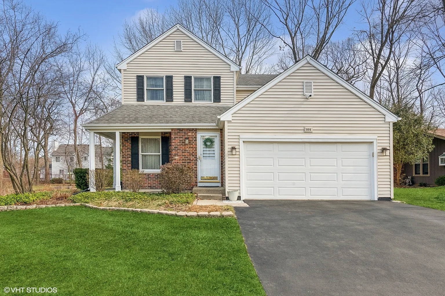 806 Interlaken Dr photo 1