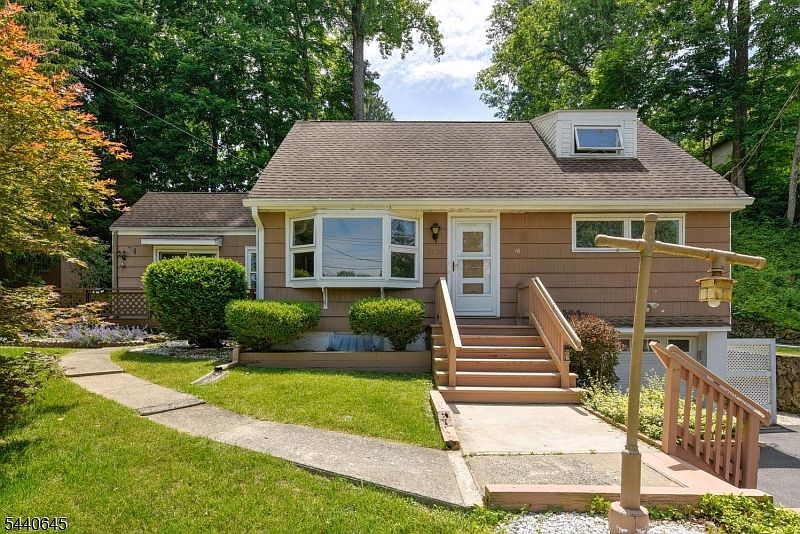 1st image of 16 Lenape Ave
