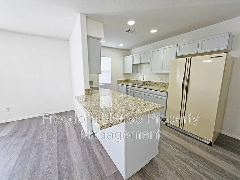 670 Bourbon St #2 — Photo 11