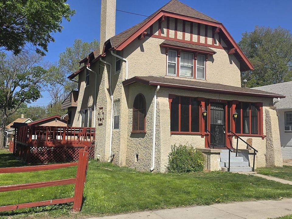 1st image of 704 W 1st St