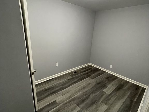 4th image of 1527 S 27th St #V