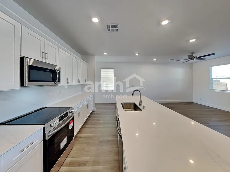 5813 Casterly Rock St — Photo 4
