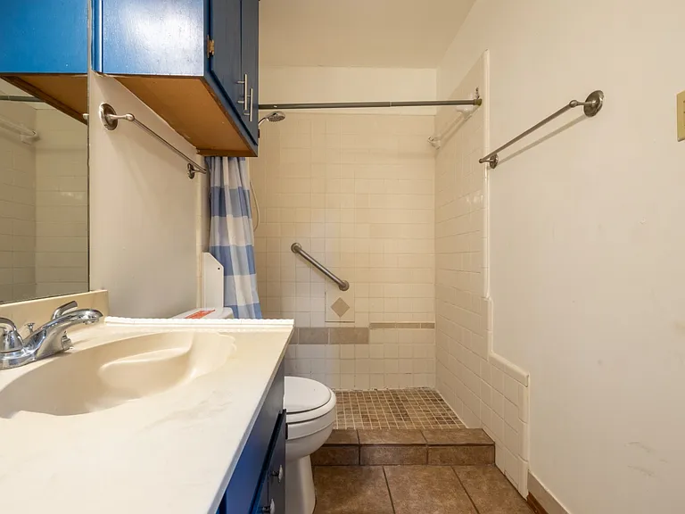 2202 Oxford Blvd — Photo 25