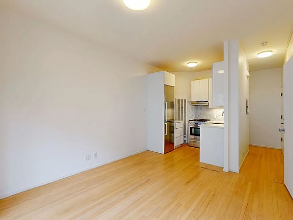 5th image of 1575 Sacramento St APT 5