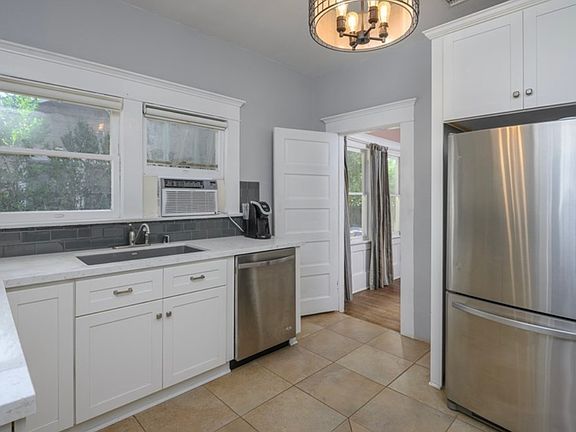 5th image of 361 E Alvarado St