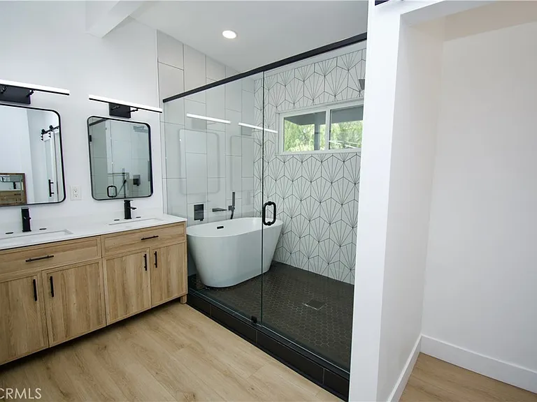820 Iris Ave — Photo 9