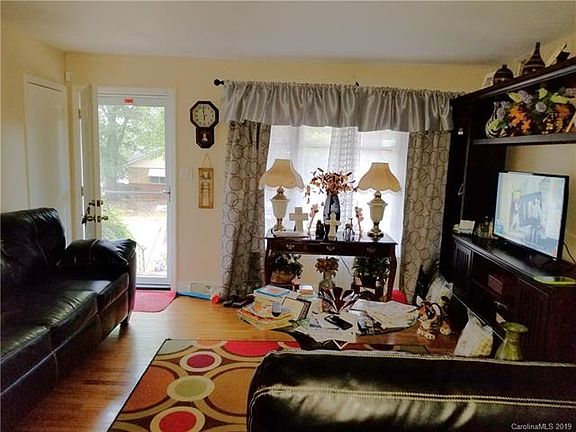 3rd image of 8116 Carrolwood Dr
