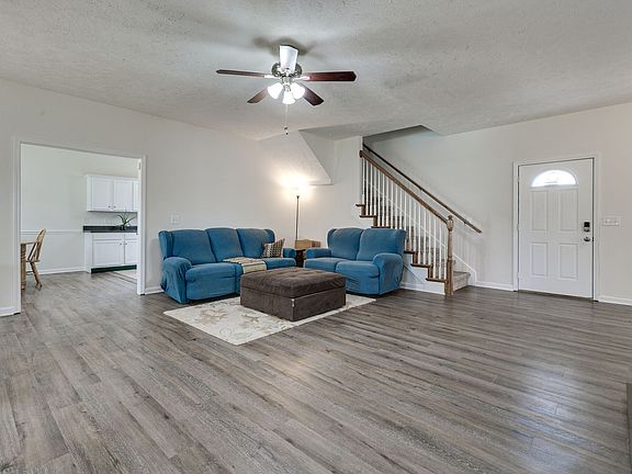 5th image of 104 Slow Waters Dr