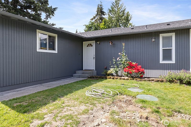 3rd image of 6616 6618 51st Avenue E