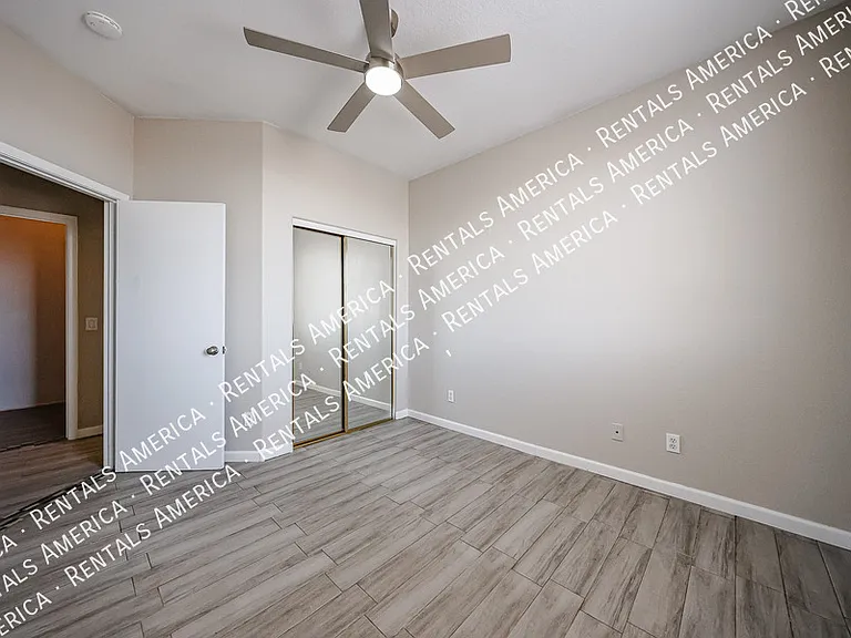 3825 S 60th Dr — Photo 31